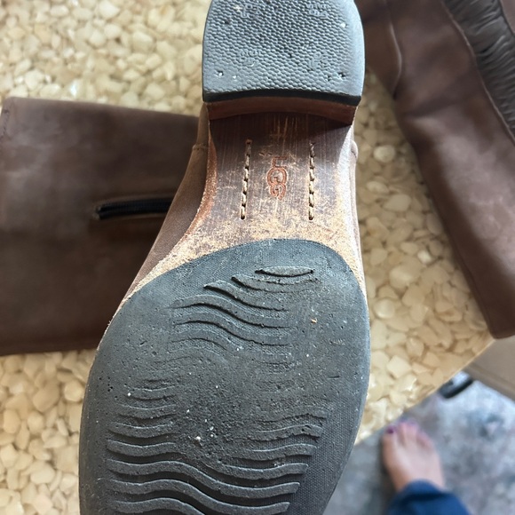 Rare UGG nubuck mid calf boot - Picture 5 of 11